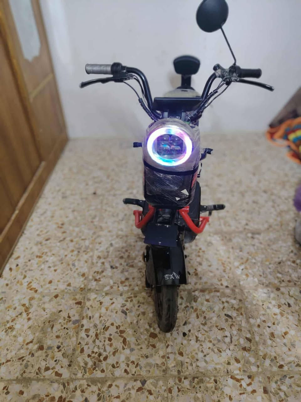 السلام عليكم دراجة  شحن البيع  نضيفا سرعة 60 سعر خاص  او ***********
هاذا  الرقم الشري بتصل
