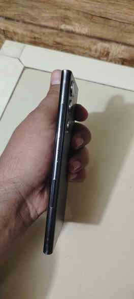 كلاكسي s22الترا 
مشخوط الاطار الجانبي مكفول 
نضيف جدا عدا الشخوط.
سعر ٥٠٠ قفل
ذاكره ٢٥٦ .
***********
