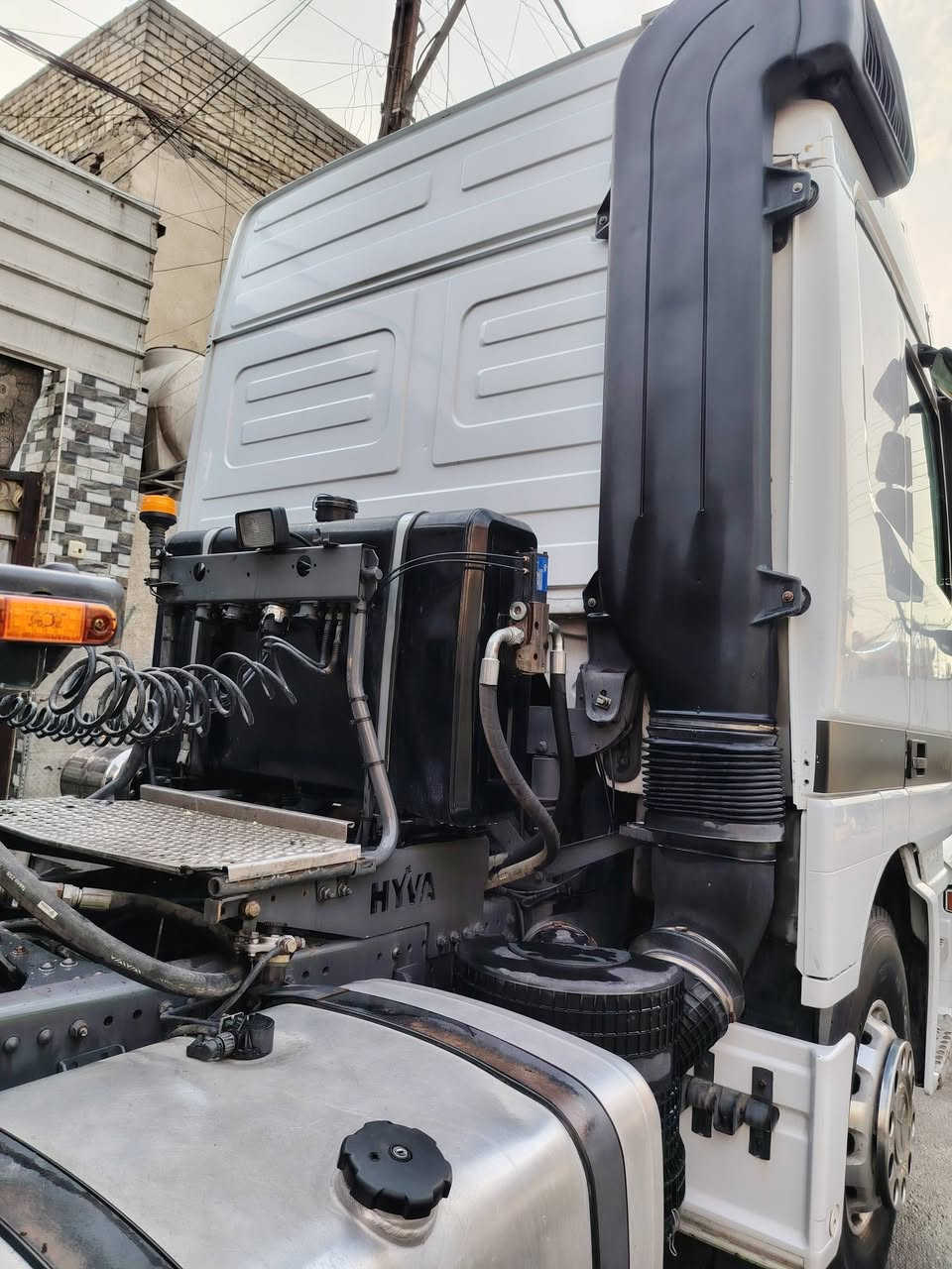 سيارة موديل 98
سارة ربع محور مربوطة تخم تاير ويل ويل كروم راس 
سارة جهازة خير من الله اي نقص برغي مابيهة 
نبيع بس عربانة ونبيع كمل لعربانة صالهة ربع تشر من طلعت لشرع 

***********
