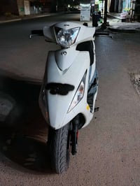 للبيع سعره 800 وبيه نوع سيام بوليس ياباني 07760693688