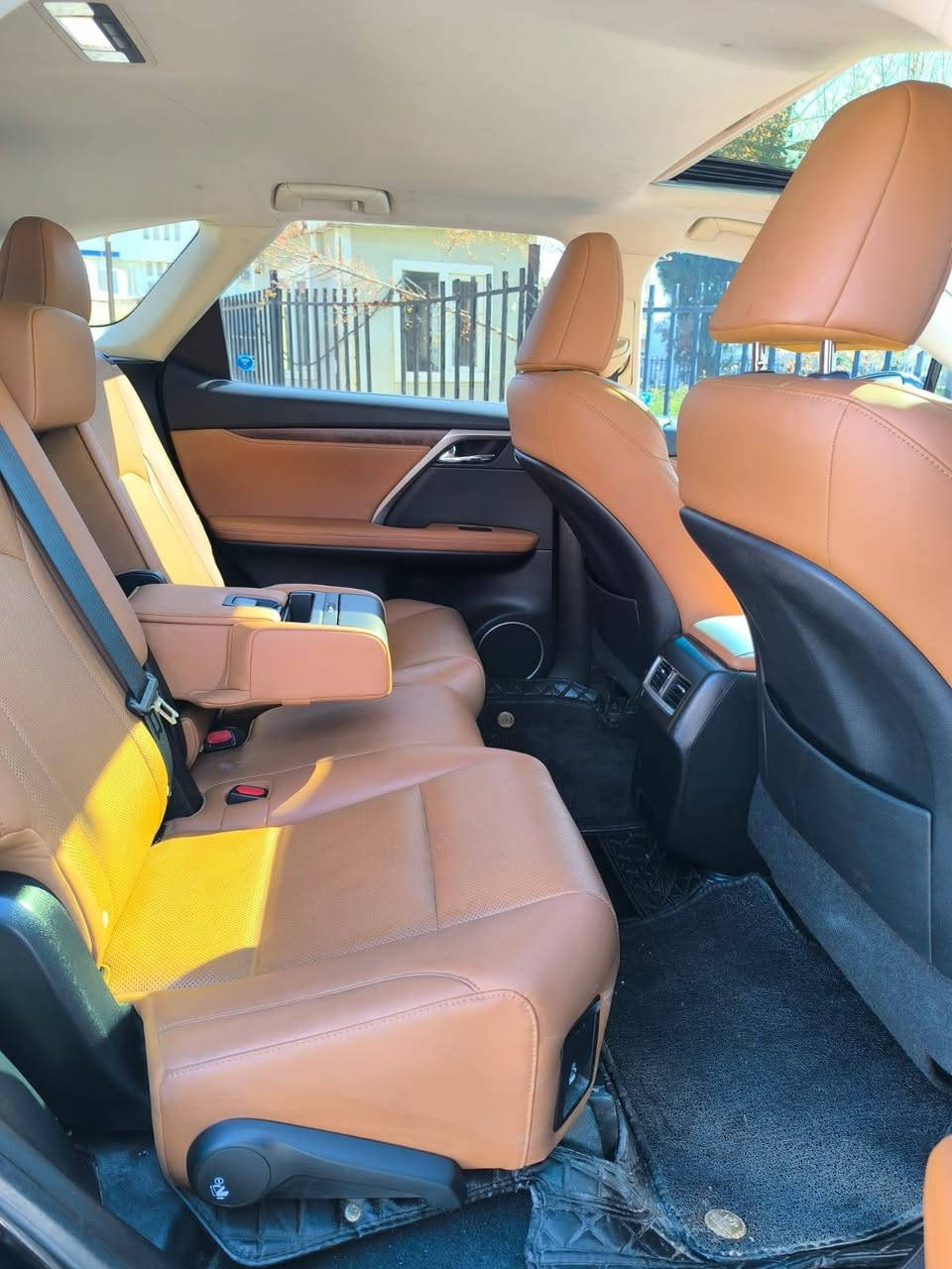 کـوردی - عربي
تەنها فرۆشتن بە نقد 
Lexus Rx350
لێکزیز 
مـــۆدێل / ٢٠٢١
مواسفات /  شاشە,کامیر  ، حەساس, 4×4 , سێ رێز کوشن، کوشن جلد 
مەکینە/V.6 شەش پستۆن 
 مەکینەی ٣.٦ کەپس 
 بێ ئێڕباگ ، بێ ناوگرتن 
چامرلغ پێش لای سەکن سبوغ 
بۆنیت دوو بست سبوغ 
١١٨ هەزار  کم چووە
ژمارە و سەنەوی نوێیە 

نـــــــرخ  : 310وەرەقە

ناونیشان هەولێر
 پەیوەندی واتساپ  ***********
ــــ‌ـــــــــــــــــــــــــــ
للبیع فقط 
Lexus RX 350

لكزوز 
مــــــــودی / 2021 
مواصفات/ كاميرة ، حساس ، دبل اكسل ، سبعة الراكب ، كشن جلد 
محرك / V.6 سلندر سلندر
محرك 3.6 كبس 
بدون ایرباك ، بدون دواخل
جامرلغ و شبرين بنيت صبغ 
118 ألف كم ماشي 
سنوية و رقم جديد 

سعر : 310ورق
 
عنوان اربیل ، للاستفسار 
*********** أربيل, العراق
