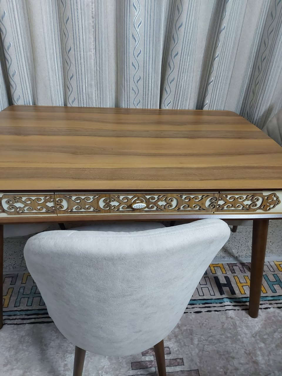 السلام وعليكم ميز صاج تركي مع 6كراسي نظافه100/100
الميز يحتوي على مجر لتخزين الغراض السعر 350الف وبي مجال 
هاتف ***********
مكاني بغداد السيديه
