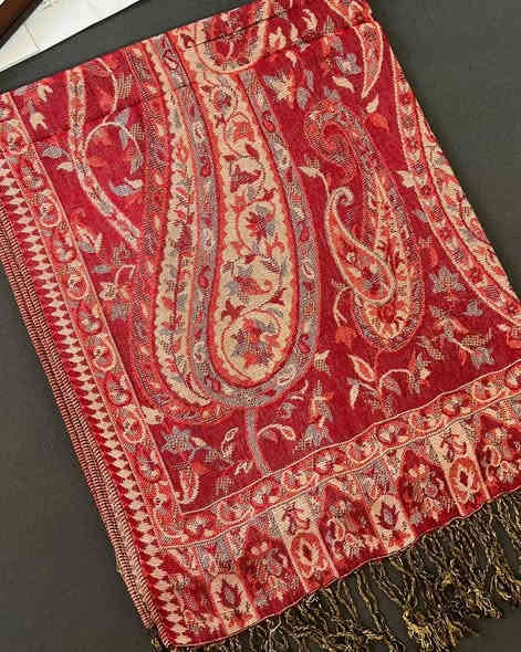 شال الكشمير الانيق ✨ 
قطعة تجمع بين الدفء والجمال، وتضيف لمسة گلاس  على أي أوتفت شتوي ❄️
( متووفر بنقشات مختلفة )

للطلب والاستفسار تليجرام 
@iq_fi
او على الرقم التالي واتساب او اتصال
 فيحان الراوي 
📱📞
***********
***********

العنوان :- 👇🏽👇🏽
بغداد 
الشورجه 
تحت التكيه 
سوق الامين التجاري للشالات 
محل فائز الراوي
