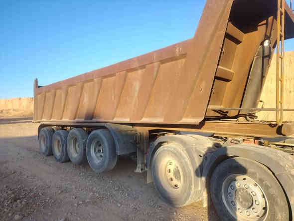 السلام عليكم مان 2003 سنكل امامي مكينه انجكتر كيراوتماتيك تبريد بلادي +تبريد سبلت  شحن+تبريدسقف  تخم تايربأسمي تحويل مباشر عربانه مامربوطه حداديه جديده الراس مربوط عربانه فلات 3دنكير يعني بيه فصل وربط السعر 4دفاتر وبيها مجال ***********بعقوبه
