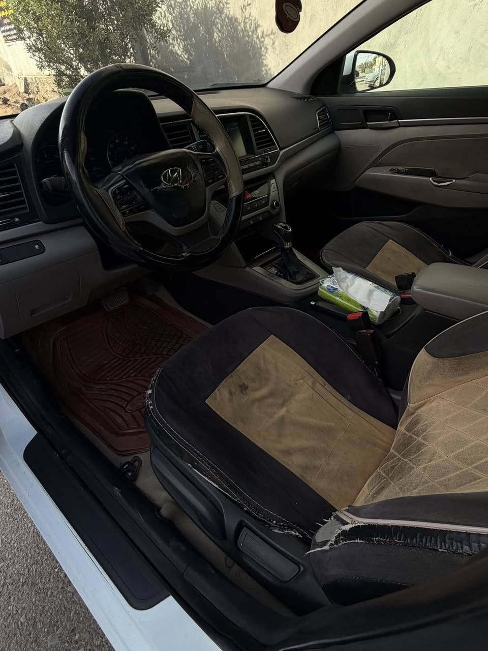 السلام عليكم 
النترا 2017 وارد امريكي 
رقم سليمانيه بأسمي 
تحويل مباشر رقم جديد سنويه جديده 
الصبغ ابيع حزام بدون دواخل 
مواصفات شاشه كبيره تحكم ستيرن 
وباقي المواصفات المعروفه 
سياره جديده على ايدي تخم تاير باتري جديد صدر خلفي امامي مكينه كير تبريد جديد
السعر 106 وبيه مجال بسيط لشراي 
***********
