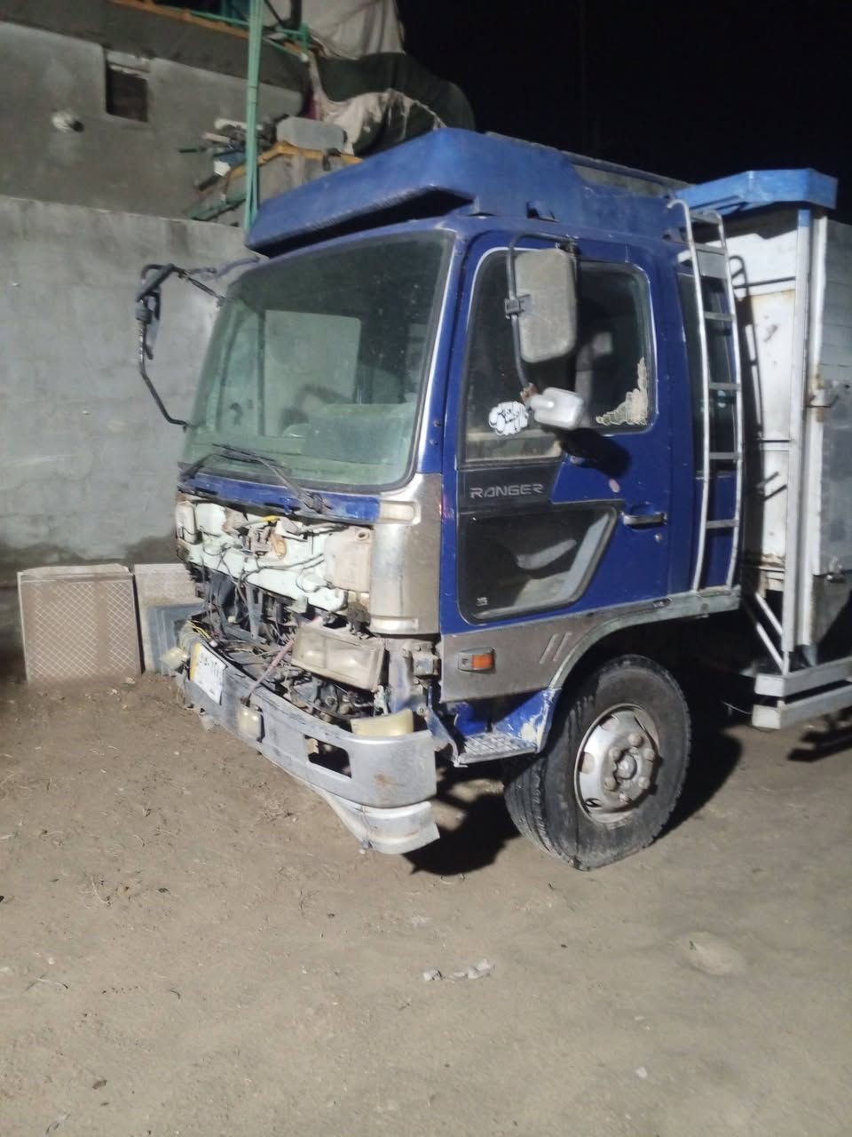 السلام عليكم بسبب الوعود الكاذبه لحد يكلي امسح المنشور واني جايك هينو للبيع على هذا وضعها مكانها كربلاء للاستفسار ***********
