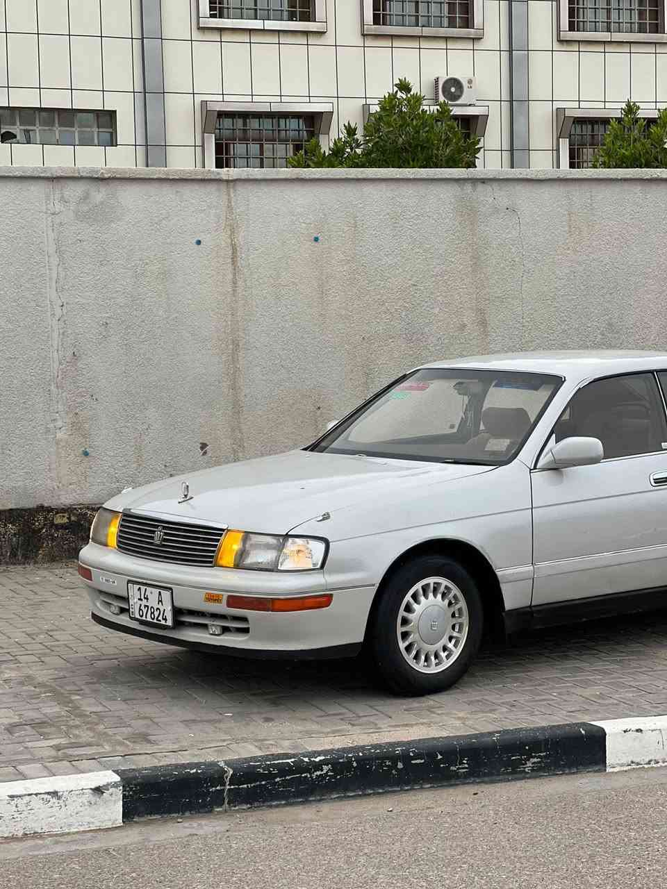 السلام عليكم بطه منتصل للبيع موديل 1995 مشروع وطني رقم نكليزي سنويه لغايه 2030 مكفوله من الكص ونقل الجثه والضربه محرك وكير بلكارتون تبريد ثلج كهربائيات كله شقاله طخم تاير ويلكب اصلي فنر بلاد لايت عالي ناصي مسجل سياره جديده عنوان البصره السعر 63 بيه مجال هذه رقم الهاتف ***********
