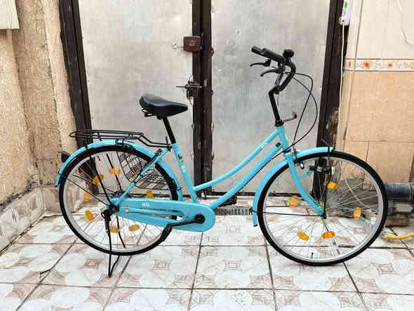 السلام عليكم 
بايسكل بطه BD 
موديل 2018
ياباني شرط 
مختم 
لون مميز سمائي 🟦 
صارله شهر منزله حاويه 
السعر 160 
العنوان كربلاء حي الاطارات 
***********
***********
