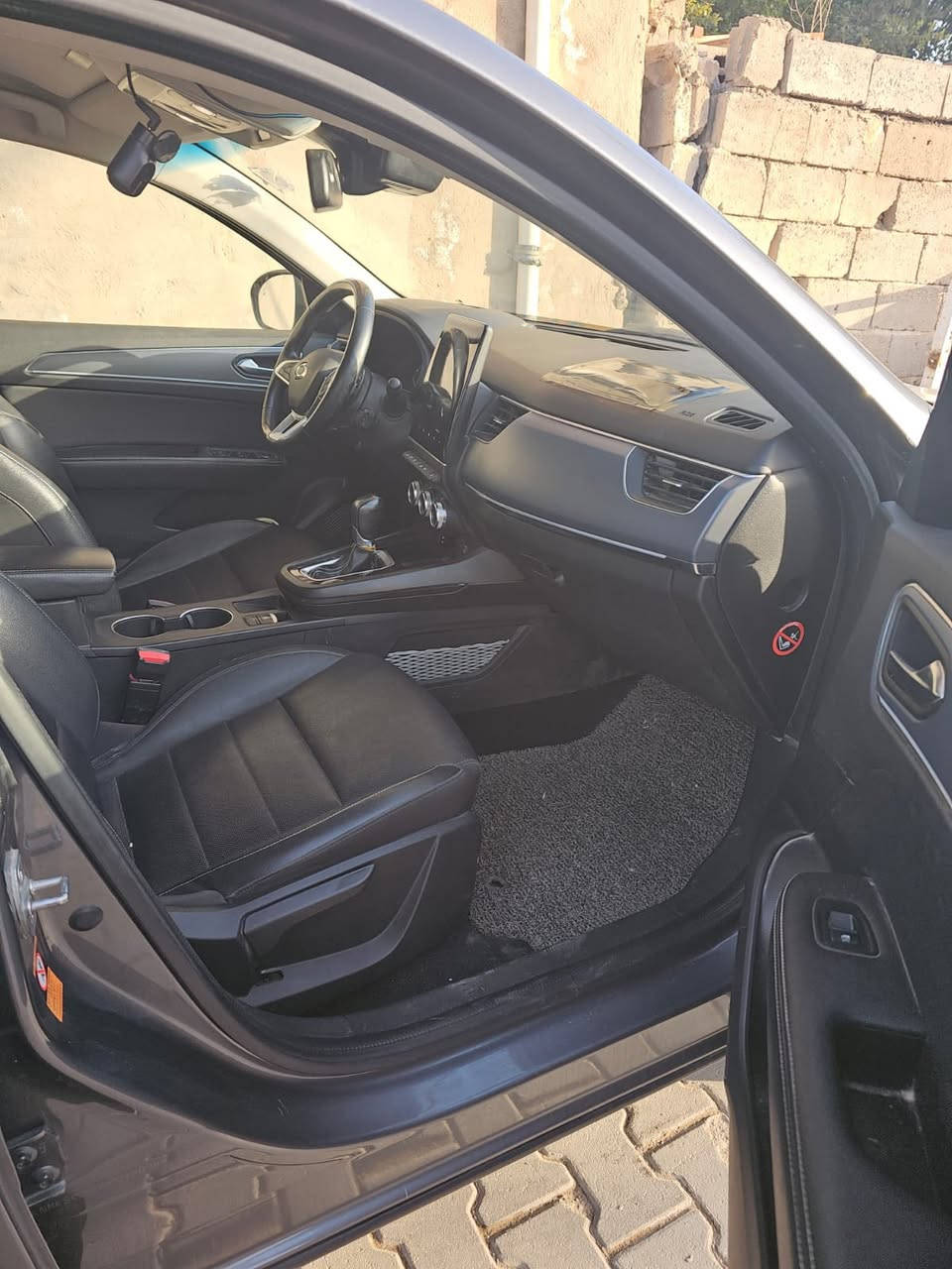 السلام عليكم  بيع او مراوس
رينو سامسونك XM3.   2022 
فول عدة البنراما

السيارة حادثها بسيط جدا بدون صبغ 

بدون تبديل.   مكينة كير حدادية كله جديد 

ماشية 47 الف كيلو وارد كوري 

مداور مباشرتا 

مكاني النجف الرضوية 

السعر 130 ورقة وبيها مجال  

رقمي ***********
