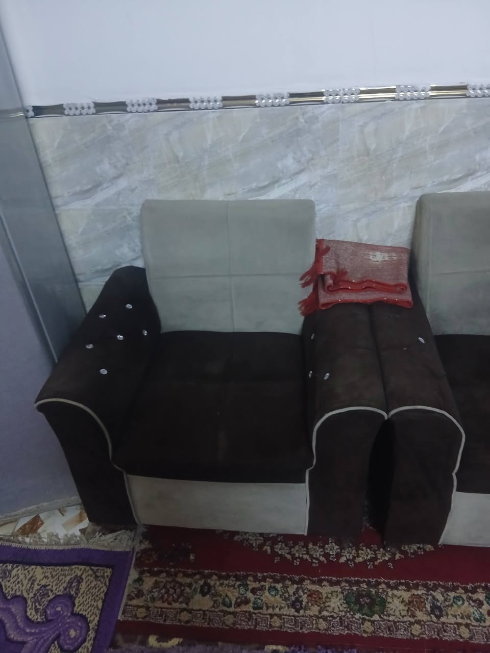 السلام عليكم ورحمة الله وبركاتة 
تخم ارعه قطع مابي اي ضرر السعر 100وبي مجال 
حك الجيه العنوان بغداد الشعب الصيطره الشعب القديمه 
الرقم الهاتف *********** او خاص
