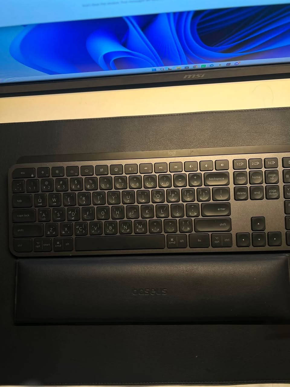 � للبيع | Logitech MX Keys

⌨️ Logitech MX Keys
حالة ممتازة ويعمل بكفاءة 100%.

المواصفات:

* ✅ إضاءة خلفية ذكية تتكيف مع الإضاءة المحيطة.
* ✅ اتصال عبر Bluetooth أو Logi Bolt/USB Receiver (حسب النسخة).
* ✅ يدعم الاتصال بـ 3 أجهزة والتبديل بينها بضغطة زر.
* ✅ بطارية تدوم لأسابيع مع الشحن عبر USB-C.
* ✅ يدعم Windows / macOS / Android / iPadOS.
* ✅ تخطيط عربي + إنجليزي.

📦 نظيف وجاهز للاستخدام

للاستفسار اكثر 
***********

السعر 150 وبي مجال

*ملاحظة كيبورد فقط
