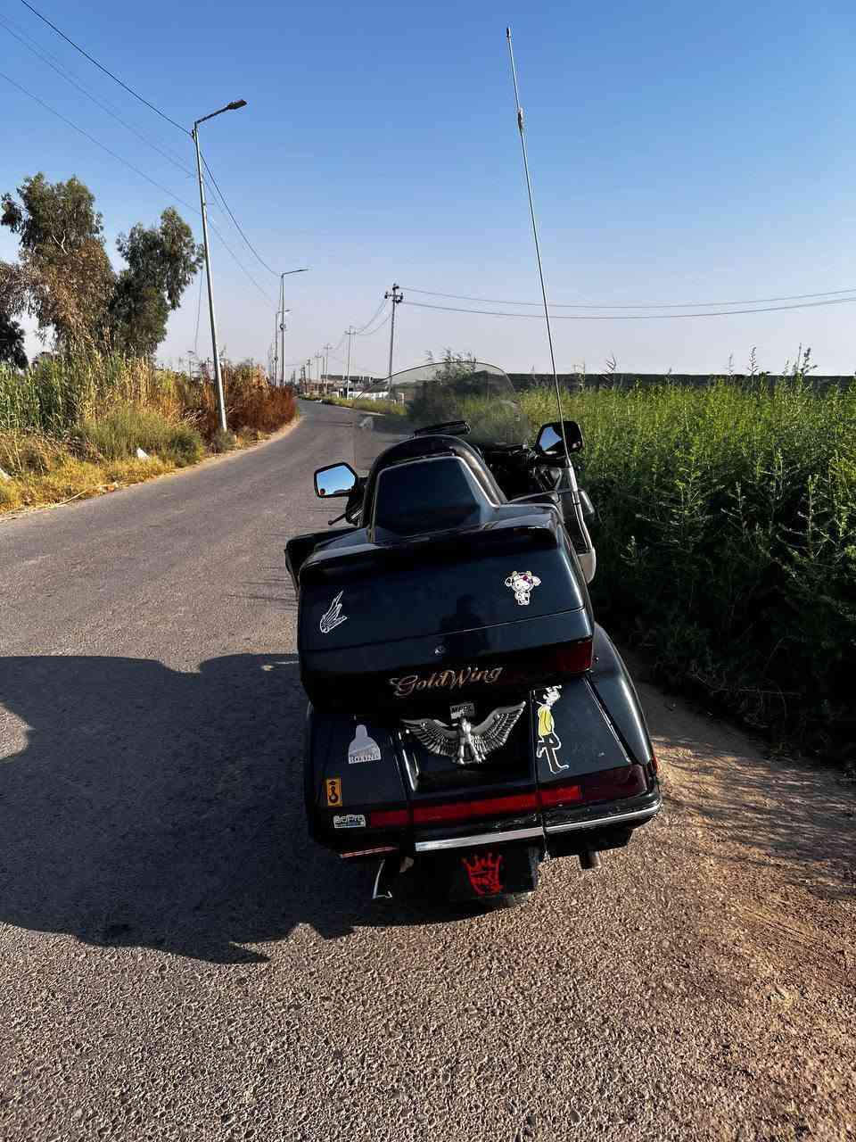 كولدن 1500 موديل ١٩٩٨
الدراجه مكينه وكير خير من الله
 كهربائيات كله شغاله خير من الله
بك ومسجل شغال
الدراجه بدون اوراق فقط مكاتبه وكفاله من السرقه والعشائر
مكاني ديالى جديدة الشط الحويش 
السعر ١٨ ورقه وبيه مجال بسيط
واتساب وفيس متواجد ***********

