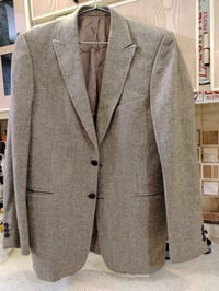 سترة اخت الجديدة استعمال قليل لون رصاصي على بيجي منشأ تركي قياس 48 الس...