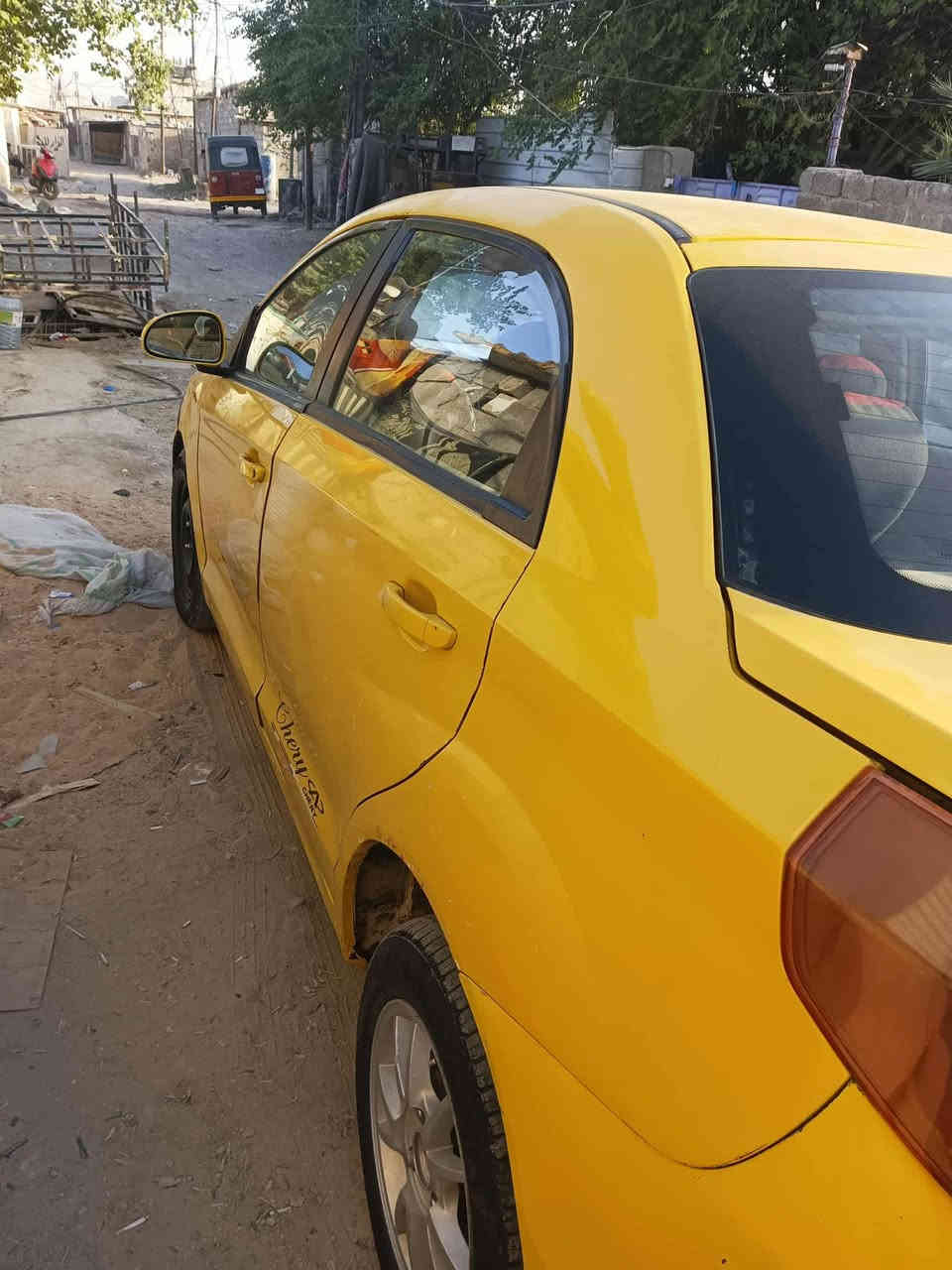 السلام عليكم من رخصة مدير الگروب والأعضاء شيري فلاوين للبيع موديل ١٣ مكينة وگير جيدة حدادية لابأس تايرات نص عمر گشرتها "گدامك بيها طخة جهه اليمنة وسعرها٢٠ ورقة وبيها مجال سنويتها لل ٢٦ بسم ولد تريد رقمة تريد اواجهك اني حاضر يريد تحويل هيئة ٣٠٠ غرامات ١٠٠ على ابو السنوية ماتدفع دينار مايطلب عليها للاستفسار *********** مكانها جكوك بغداد ترهم مراوس
