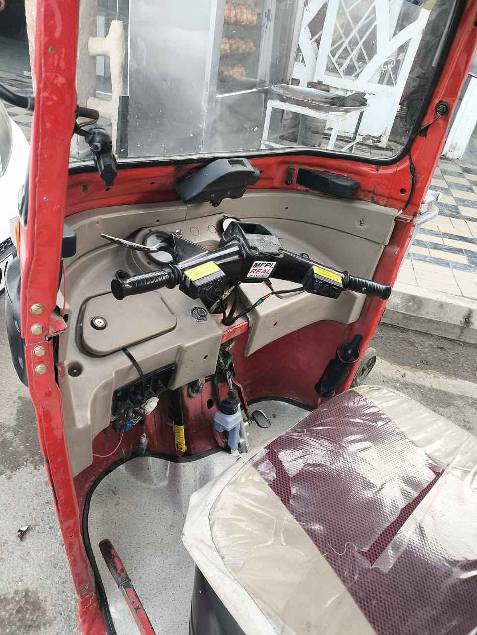 سلام عليكم مكلف بل نشر تكتك موديل 2017 رقم وسنويه تحويل ثاني يوم محرك 2020 نضيف ما بيها اي نقص كبل للشارع سعر 4750 وبيها مجال العنوان واسط النعمانيه 
رقم الهاتف ***********
