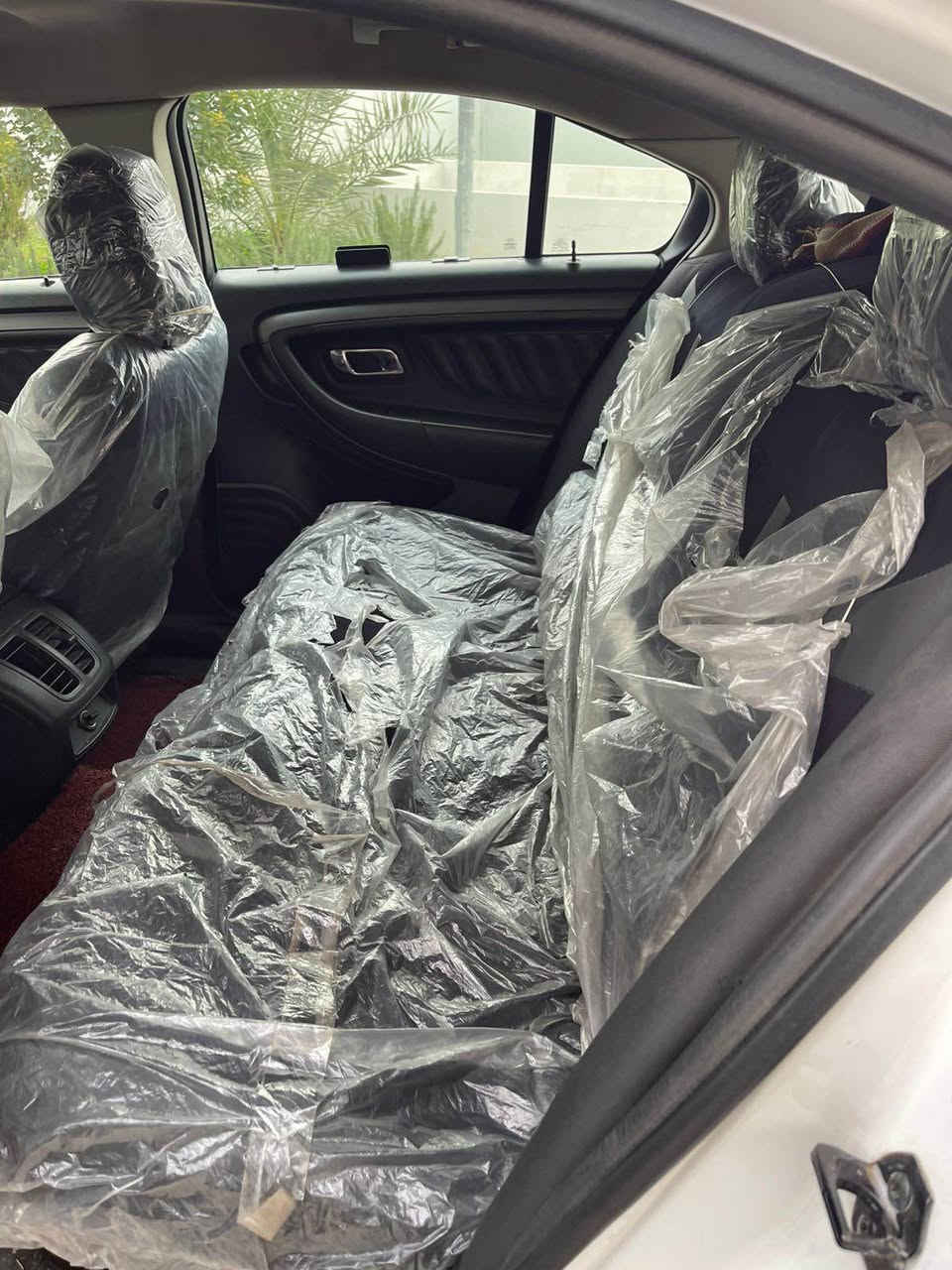 السلام عليكم ورمضان كريم
فورد تورس 2011 / رقم سليمانيه
السياره كلش جديده بالنسبه ال ٢٠١١ 
سياره كلين بيها مكانين بارد ع كد شبر وممبين نهائيا
كدامكم الصور واحكم كلش معتنين بيها 
سنويه جديده ماشيه 140
سعرها ب 106 وبيها مجال مكاني بغداد وكلار حاليا بغداد 
رقمي لشراي *********** بغداد, العراق
