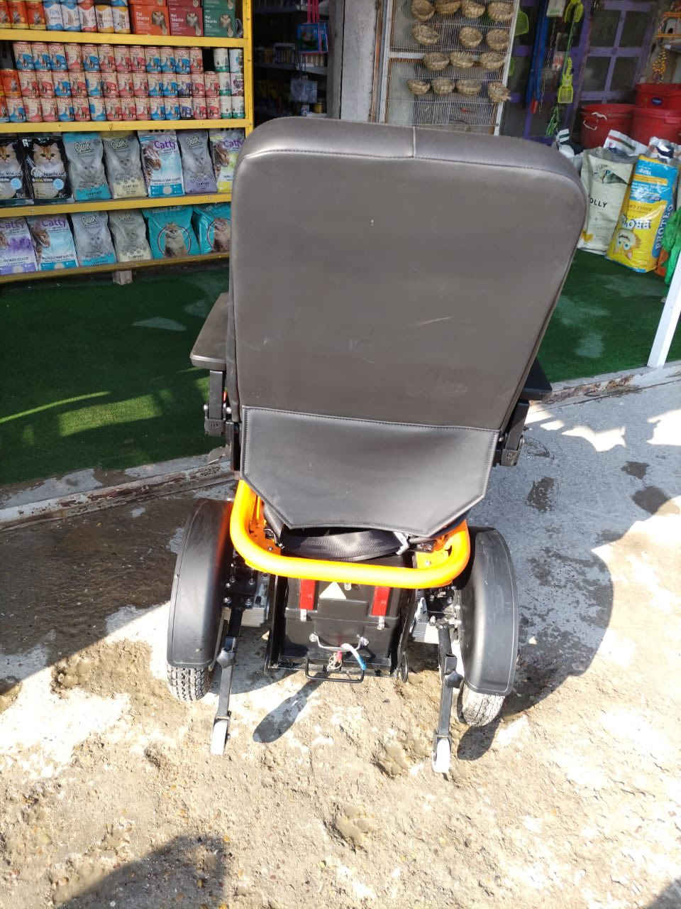 عربه كهرباء للمعاقين
استخدام اقل شهر 
دبلات 
احزام امان
السعر 800
بياع شرطه رائعه
رقم ‏0790 134 5020‏
