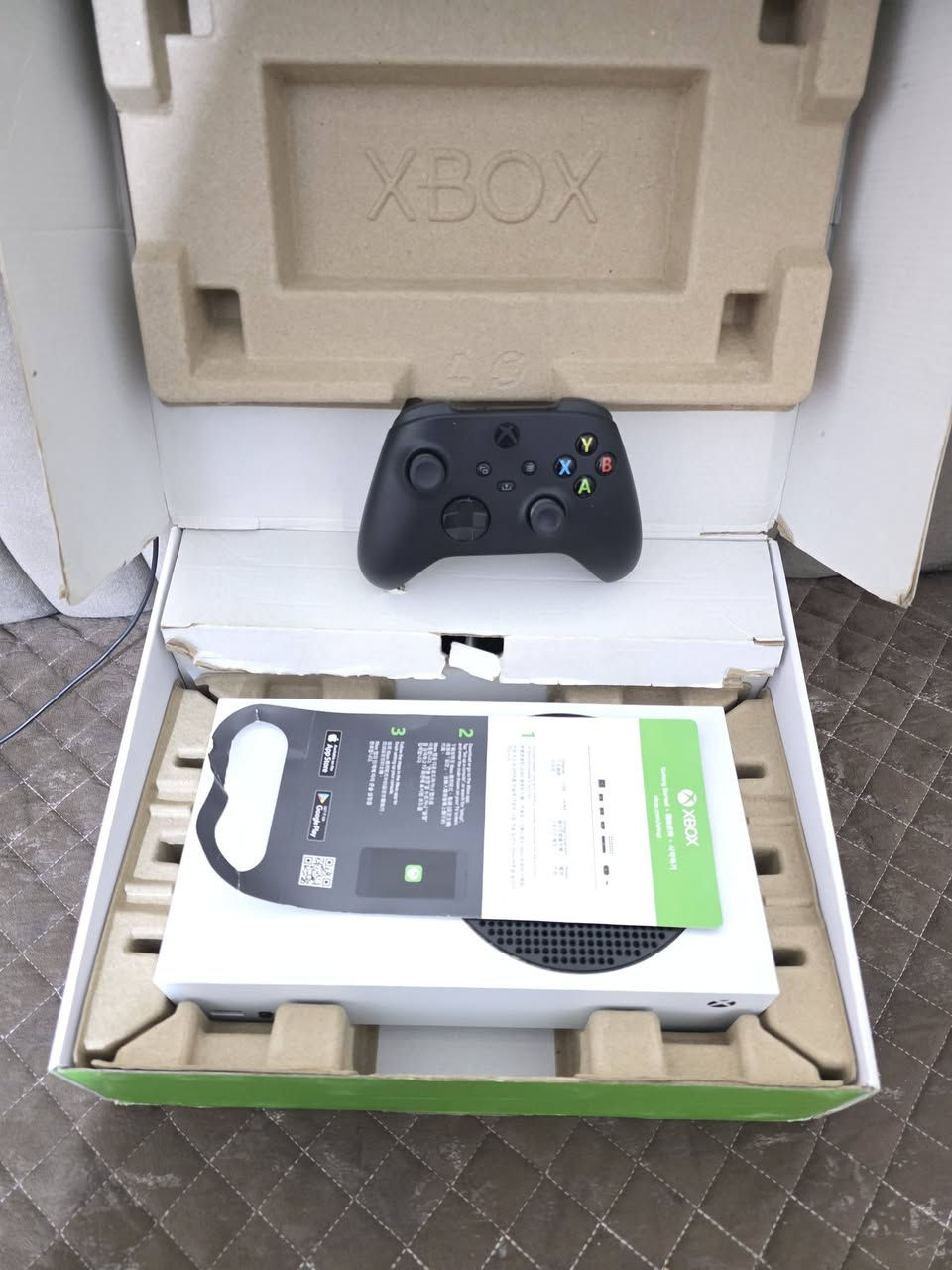 اكس بوكس سيريس اس حيل حيل نظيف بعده جديد يحتوي على 5العاب مملوكة مثل ماموضح بالصورة يعني تلعب بيهن بدون كيم باص مشترينهن با 80دولار تقريبا ويحتوي على جوستك بلادي شرط الفحص والضمان الجهاز فول الفول السعر 365وبي مجال للطيبين توصيل جميع المحافظات متوفر ***********
