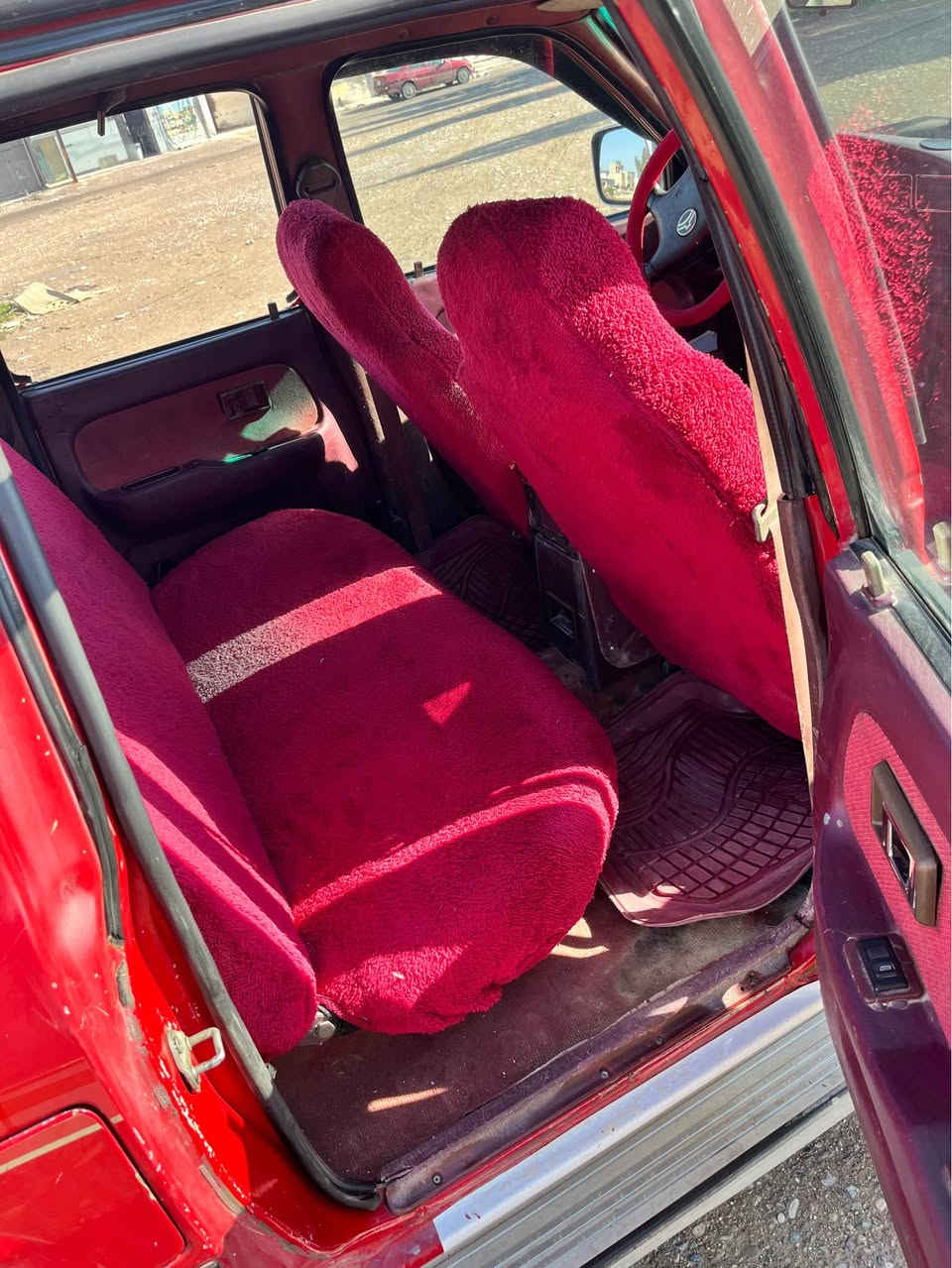 پیکاب دیر 2007 
٤ جام کارەبا 
٤ تایەیی نویی لۆک 
پیش و پشتی تازە نویکرایتەوە
گیرو مەکینە بەشەرت 
سەنەوی بەسەر جووە 
٧٠٠دۆلار خرامەی لەسەرە 
45 محامەلە 
*********** أربيل, العراق
