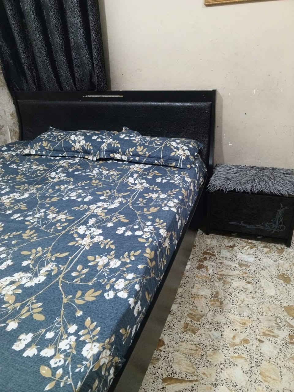 سلام عليكم هاي غرفه للبيع استفسار اكثر عل رقم***********
