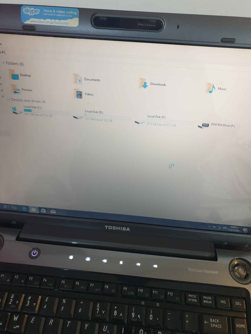 لابتوب نوع توشيبا..شاشة ١٥.٦
رام4...هارد 320hdd
شاحنة مع الجهاز 
شغال كامل وندوز 10..64bit
بي شغلتين ....البطارية تحتاج تبديل لان متروكة 
غطاء الهارد بي لاصق لان مكسور 
السعر 60الف ..ومجال للشراي 
بغداد 
كرادة بغداد, العراق


**إذا كنت صاحب هذا الإعلان وتريد حذفه لأي سبب، رجاءا أرسل رسالة إلى الدعم الفني**