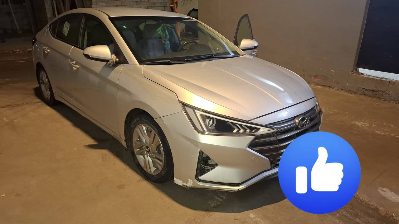 النترا 2019
لون السياره سلفر
حجم المحرك 2000 دوش
السياره ماشيه 95
رقم أربيل
فئة السياره نص فول
قفل مركزي جامات كهربائيه 
حساسات  
كاميرا خلفيه
تحكمات استرين 
مثبت سرعه
تحديد مسار
ملاحضة سياره بيه بنيت او جاملخ مصلح امريكي تعديل فقط بدون دواخل وبدون ايرباك 
السعر 135 بيه مجال
مكان السياره موصل الأيسر 
للتواصل
اسيا. ***********
