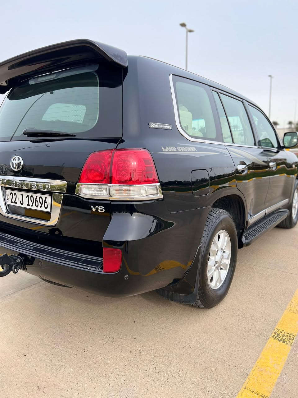 سلام عليكم  (مكلف بالنشر )
لاندكروز للبيع 
موديل 2011  ستيني بلادي     GXR 
فول مواصفات 
ماشيه   315  الف KM
رقم اربيل هزه وسنوية جديده 
السياره نظيفه ومال بيت غرفتها بلاديه كشناتها جلد شرط مابيها عيب 
گير ومحرك مكفووول شرط الفحص 
مكفوووله كفاله عامة عدا صبغ الدعامية الامامية + تكحيل وبارد اصبعين فقط جو البك لايت اليسار كما موضح بالصور 
والخطة طابعه 

السعر  33,000$  وبيها مجال 
مكان السياره .. الرمادي

***********
