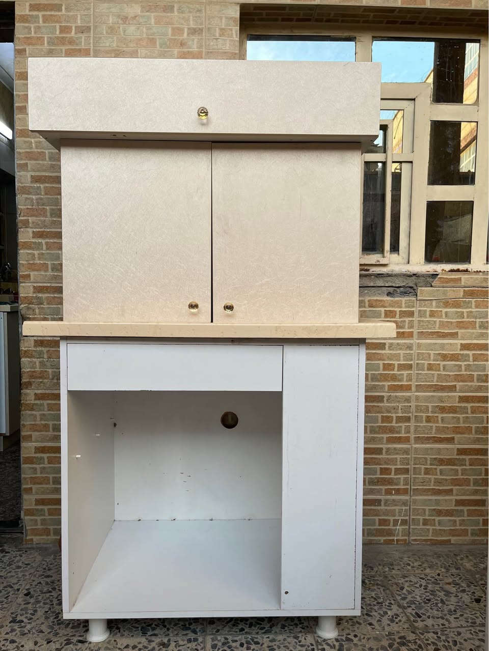 ‎السلام عليكم 
كاونتر مستعمل قليل 
نضيف جدا
9 متر جوكر كامل
مرمر طبيعي والداخل لدات 
خشب HDF
تصميم شر‎ بغداد, العراق


**إذا كنت صاحب هذا الإعلان وتريد حذفه لأي سبب، رجاءا أرسل رسالة إلى الدعم الفني**