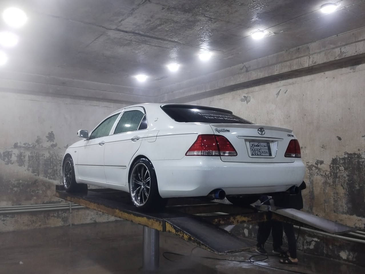 شاهینەی براوە ١٨٠ی ناوزەرد ٢٠٠٤ بەرمەجە و سپۆرتکراو
قوفلی km ی کراوەتەوە 
بەرمەجەی خێرا وەڵامدانەوە 
شوتەی سپۆرتی بۆ دانراوە
فیتپەمپی سپۆرتی بۆ بەستراوە
پلاکی بەرمەجە کراوە
ساڵانسای دەسکاری کراوە 
چوار تایەی تایلەندی ئۆرجیناڵی Z ی خراوەتە سەر
 ویلی سپۆرتی ١٩ی دووسایزی بۆ بەستراوە 
کامل جوانکاری بۆ کراوە 
برێکی بەستراوە
تەبرید سارد و گەرم بە شەرت 
کارەبایی هەموو گیانی بەشەرت
گێر و مەکینەی بەشەرت
پاتریەکی لۆکی خراوەتە سەر
رۆنی گێر و مەکینەی بۆ گۆردراوە
٢٥٠ دینار مەسروفی نیە 
تب / بەسمە نیە سویچە 
سعری ٤٨ و مەجالێ برایانە
ژ.م  ***********
