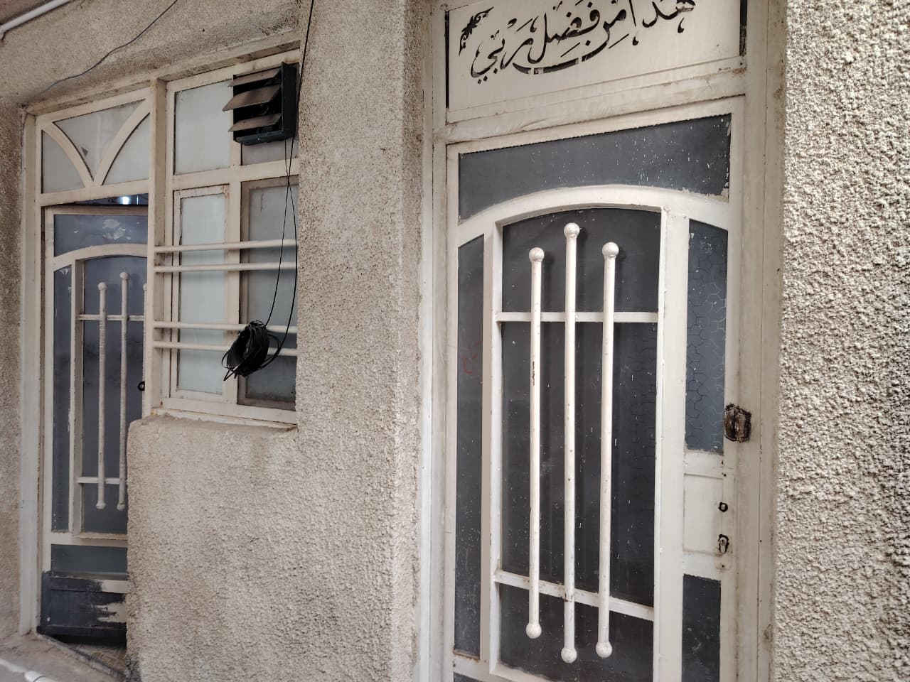 شقه للايجار بغداد_حي الحسين  

 شارع 20 قرب خدمي المطار والمنتزه

 فوق(اسوق ابو ايه)

مساحتها 120 

غرفتين 2 

 غرفه خطار 4*4 

غرفه نوم 5*5

وصاله 3*4

ومطبخ وصحيات 

طابق اول فوق الطابق الارضي 

ايجارها 450 عوائل فقط 

انا  صاحب العقار 

الرجاء اصحاب مكاتب العقار والمروجين لا تعرضوها عدكم بدون زعل اعتذر منكم 

للاستفسار الاتصال او  وات ساب 

 ***********
