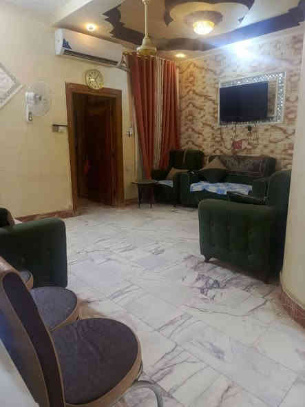 بيت بالمشتل مساحه 150 متر مربع الواجهه 6*25 على ساحه  غرفه  وديوانيه وصاله ومطبخ وصحيات داخليه و خارجيه وكراج  البيت عكاده البيت نظيف جدا يقع في الفرع الأول قبل الجامعه من جهة الشارع الرئيسي. مكلف بالنشر. رقم صاحب الدار ***********. أو راسلني خاص إذ لم تتم الاجابه بالخط.
