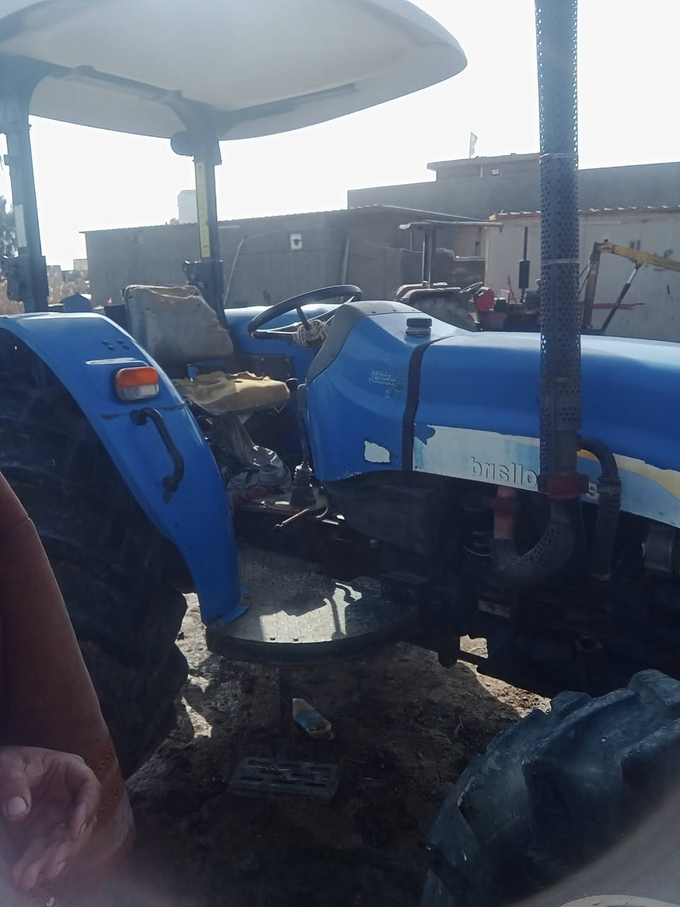 مكينه نيوهلند حجم 80موديل 15مكفوله كفاله تايرات الشركه العنوان بابل الحمزه الغربي ع  الخميسيه للاستفسار ***********
