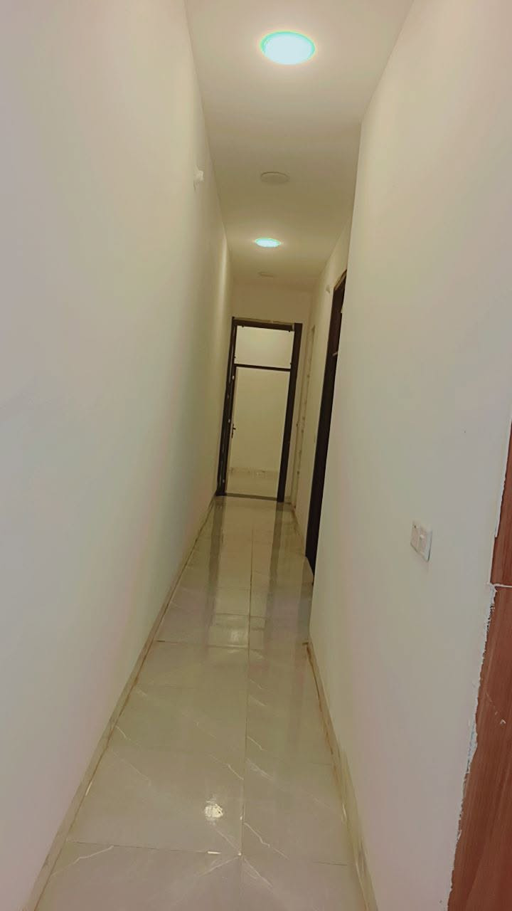 الدار للبيع... 
طابو ملك صرف . موقع تجاري
المساحه ١٢٥ متر طابقين. بناء ٢٠٢٦
٤غرف نوم. مطبخ عدد ٢.مجموعه صحيه عدد٣.ستقبال.صاله 
الموقع. الاحديد حي الاملاك الشارع العام 
للاستفسار ***********
