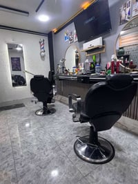لبيع كراسي حلاقه عدد ٢سعره واحد ١٥٠ وكراسي جلسه عدد ٢سعره ١٠٠رقم 07728...