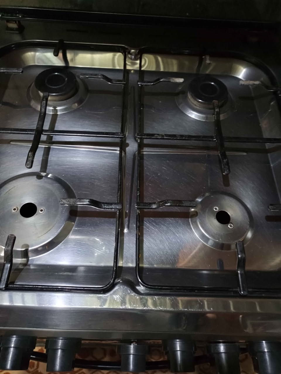 طباخ مستعمل نضيف الطباخ شغال ونضيف عينين تشتغل وثنين بس يرادلهم لحيم تصليحهم ب10 رايده ب75وبي مجال والفرن شغال ونضيف للتواصل على الرقم التالي *********** البصرة, العراق
