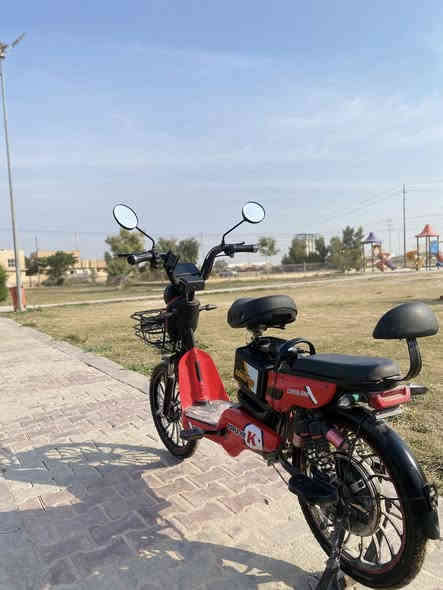 سلام عليكم دراجه شحن للبيع حجم 24 دراجه جديده كلها شغاله مواصفات عامه دبل إشاره قفل نضام سرقه بطاريات جديد شرط مكان تكريت الديوم رقم الهاتف *********** السعر 400 وبيها مجال
