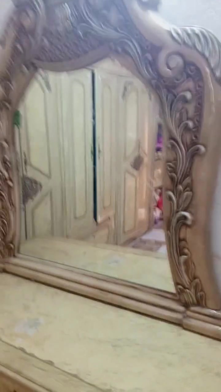 سلام عليكم غرفة نوم للبيع عوزهه شويه ترتيب سعرهه 250 بيهة مجال اتصال ***********بي واتساب العنوان بغداد
