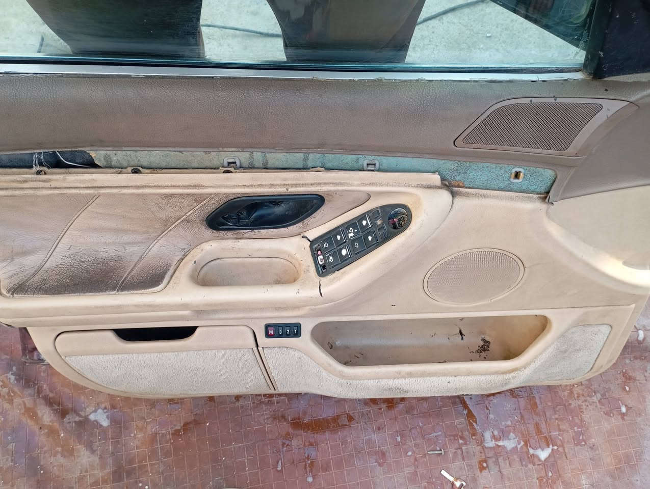 سلام عليكم ورحمه الله وبركاته اخواني عندي غراض مال كاسحه 740i انصاف مابهن صبغ لون مميز نوروني هنا وبطاينهن وضفاير ماتهن يعني جيب وشد  العنوان بغداد جسر ديالى العريفيه /***********/متواجد ماتساب
