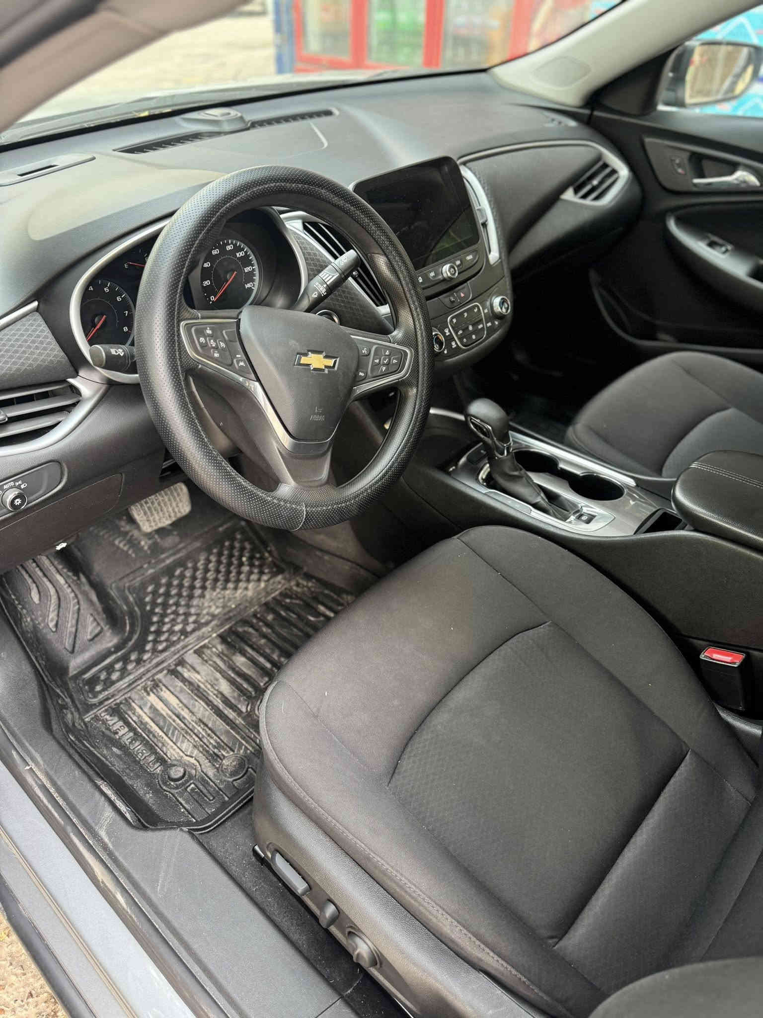 السلام عليكم ماليبو موديل 2023 السياره كلين بس باب بيها صبغ السياره جديده جدا LT بصمه شاشته أبيل كار بلي كامره كشن السايق كهرباء لد امامي ولد خلفي محرك 1500 تربو ماشيه 113الف  السعر 13400 دولار للاتصال ***********
