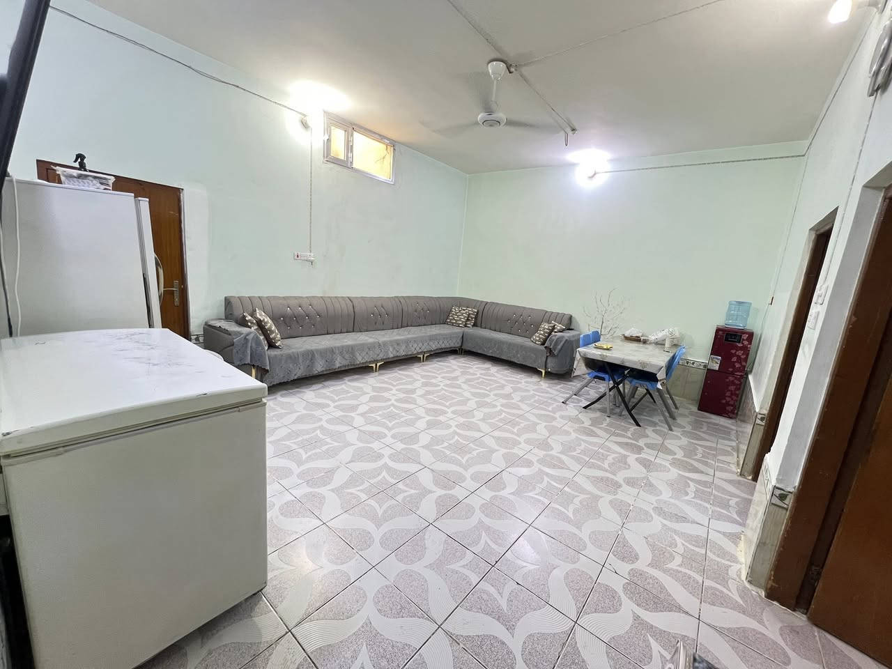 السلام عليكم 
الموقع خنيطله او حي الزهراء الفرع الثالث 
منزل للبيع المساحة 250 متر طابو صرف 
طابقين  
الشراي يتفضل يتصل على الرقم بي واتساب 
***********
