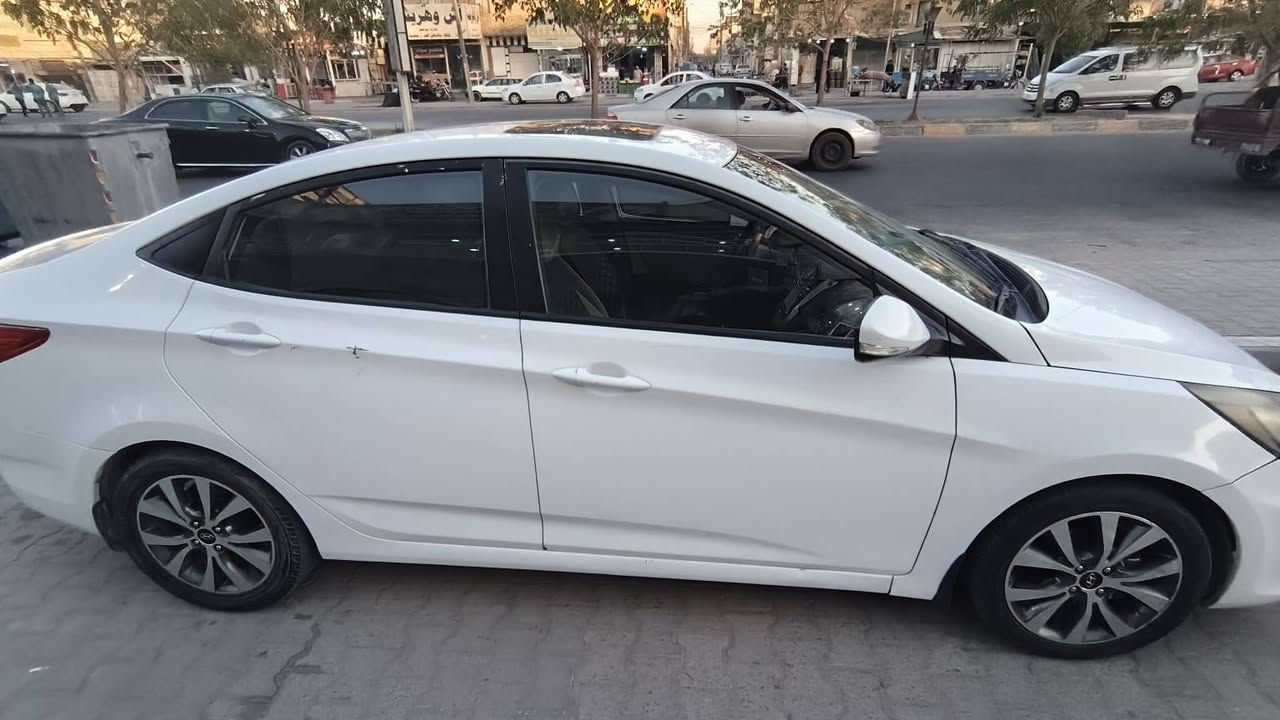 سلام عليكم اكسنت للبيع موديل ٢٠١٦ بيها باب امبدل امامي كفاله من الصبغ اشويه بارد باب الخلفي سعر ٩٥  النجف *********** فقط اتصال
