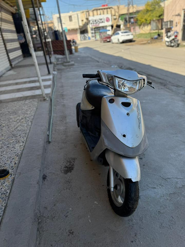 300,000 
قجمة ممفتوحة بيها خيط تبخير كلش بسيييط شهر كامل ربع لتر شلعه ومعدل مفولة نقصها بس دبل امامي جديد البيها بس تجاري وطسته مو حلوة مكاني صليخ 
*********** ممتواجد نت
