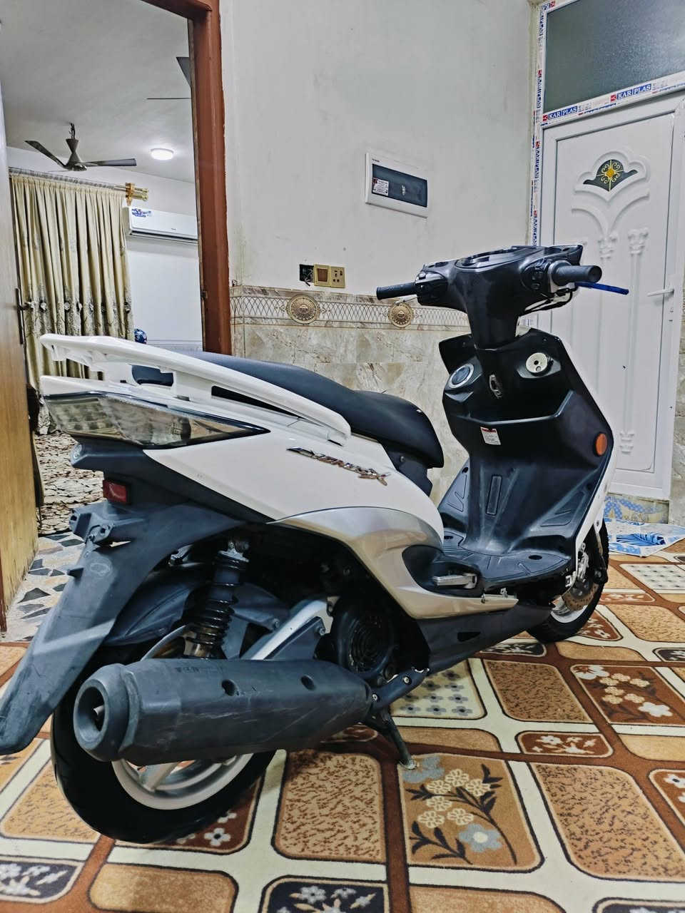 سلام عليكم
سكنس لدد❤ للبيع كوري 
كفالة عامة من كل نواحي نقص فقط تريشة
بغداد الشعلة ***********
السعر مليون او مية بي مجال للطيبين
1100 الدراجة رمبة 🔥 لا صوت لادخانة لا مفتوحة
