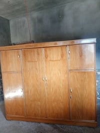 يوجد كنتور اربع ابواب للبيع سعره 300وبي مجال للاستفسار اتصل 0781327149...