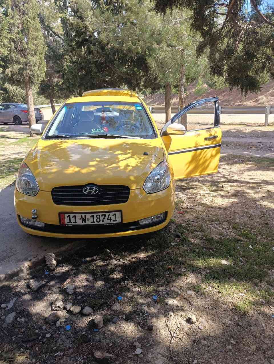 اكسنت دبدوب 2010 ضررها جاملغ الخلفي ..
السياره فول مواصفات تحكمات بدون سلايت 
رقم بغداد باسمي 
محرك 16بداية نفخ تبريد تدفئه شرط  طخم تايرات جديد خط ابيض السعر 90_$بيها مجال قليل ***********
