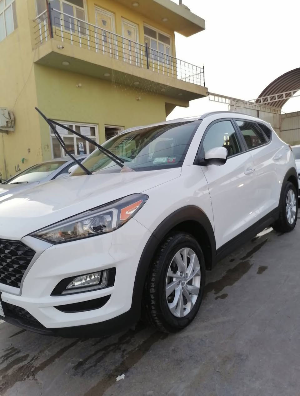 السلام عليكم توسان وارد امريكي 2019 محرك 2000 رقم بغداد حادث بسيط جدا بارد اربع اصابع تبديل فقط بس دعامية صوره الحادث مرفقة مع الصور السعر 190 وبيه مجال رقم الهاتف ***********
