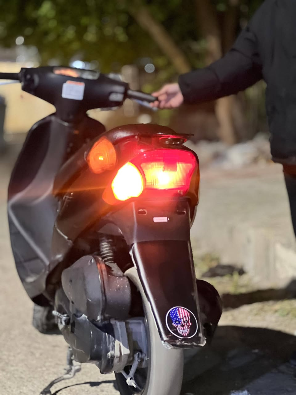 ماطور للبيع ساسوكي مفتح مره وحده نضيف شلعه الماطور ما ناقصه شي بس مفتوح مره وحده السعر 400 وبي مجال المكان تكريت ***********
