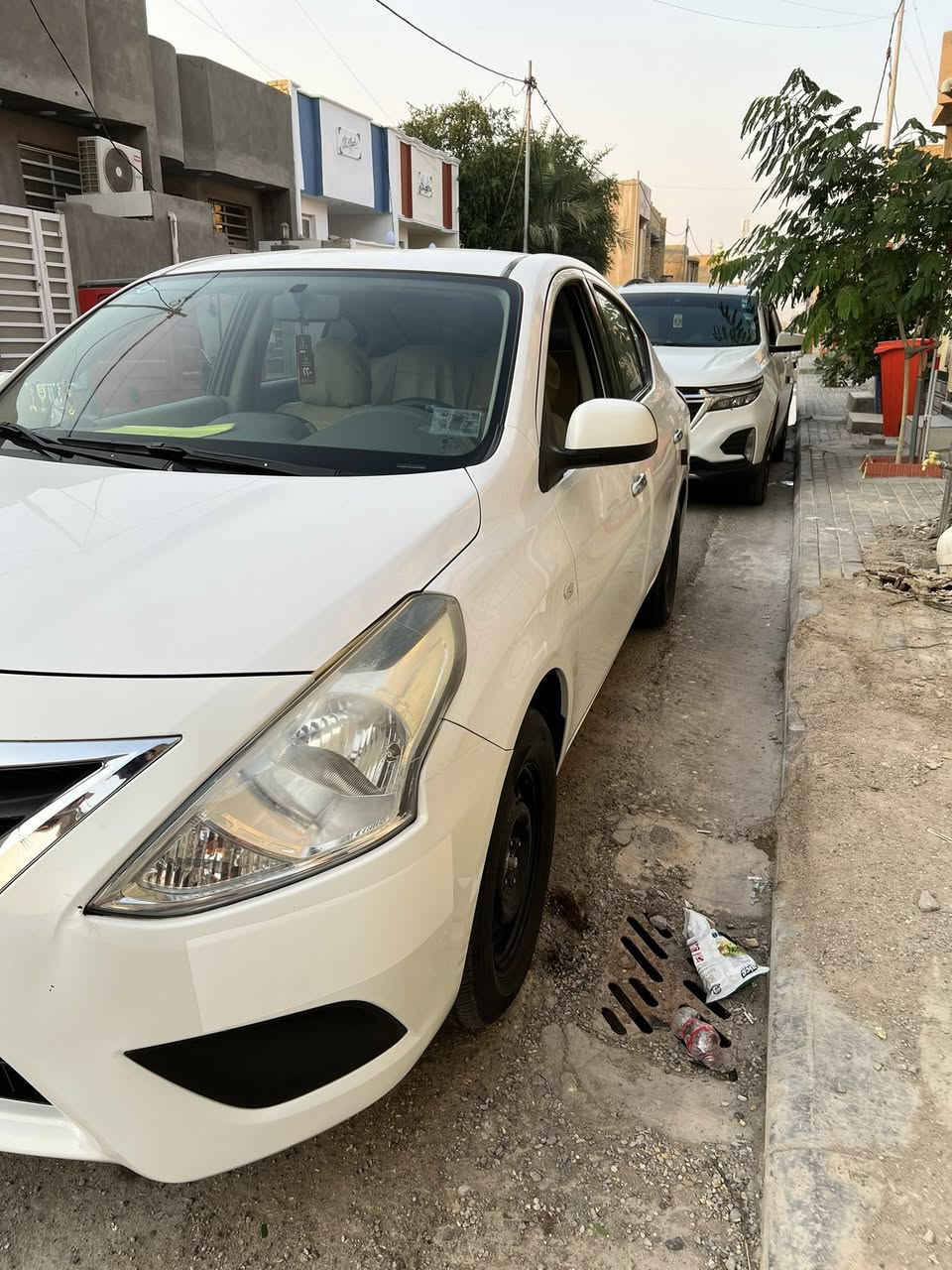 السلام عليكم 
نيسان سني هندي بليته زركه
موصفات السني معرفه 
بسمي تحويل ثاني يوم 
موديل 18 ماشيه 70 سياره خير من الله 
محرك كير مكفولات 
سياره بيه قطعتين صبغ جاملغ وباب عكس السايق 
عنوان واسط الكوت مركز المدينه 
(مكلف بالنشر مامتواجد خاص)
***********
