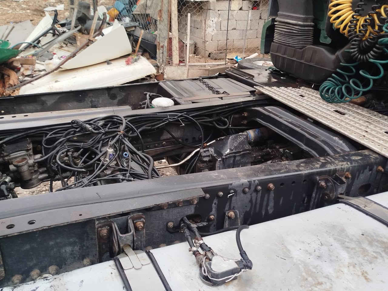 مان مودیل 2004  گێڕ تۆماتیک و ڕتایدی شەش طەلقە و هاڤ مەکینە 460 بێ عەیب ، سەلاجە هۆرن باخیرە دەبڵ مەنامی اکسل و چامەلوغو مواسەفاتی 2007 تە تایەی هەمووی لۆکە عەربانە ئەوروپی 13,60 دنگیر ROR  سەحال دوو جووت تایەی لۆك بەس سەحال تازە نیە عەربانەکە علوجەو ڕەبت نیە هەردووکی پێکەوە ئەفرۆشم کەلەش بەتەنها ئەفرۆشم سەیارەکە لەناو ئیشە و خەوتو نیە بێ نوقسانیە شوێن کەلار 
***********
