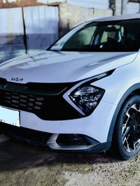 كيا سبورتج 2025  ماشية 3 آلاف ونص يعني زيرو المواصفات فول ما عدا الفتح...